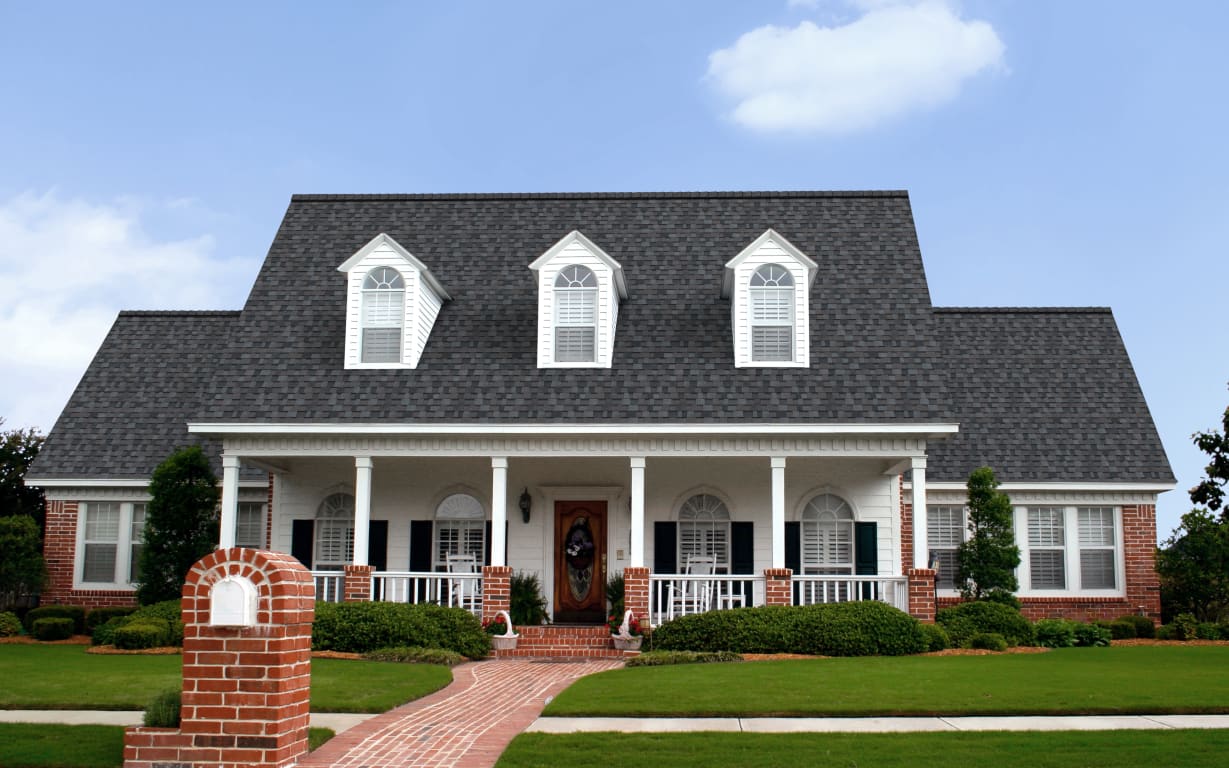 TDD_WilliamsburgGray_2023Blend_RGB_house_full_sky.jpeg